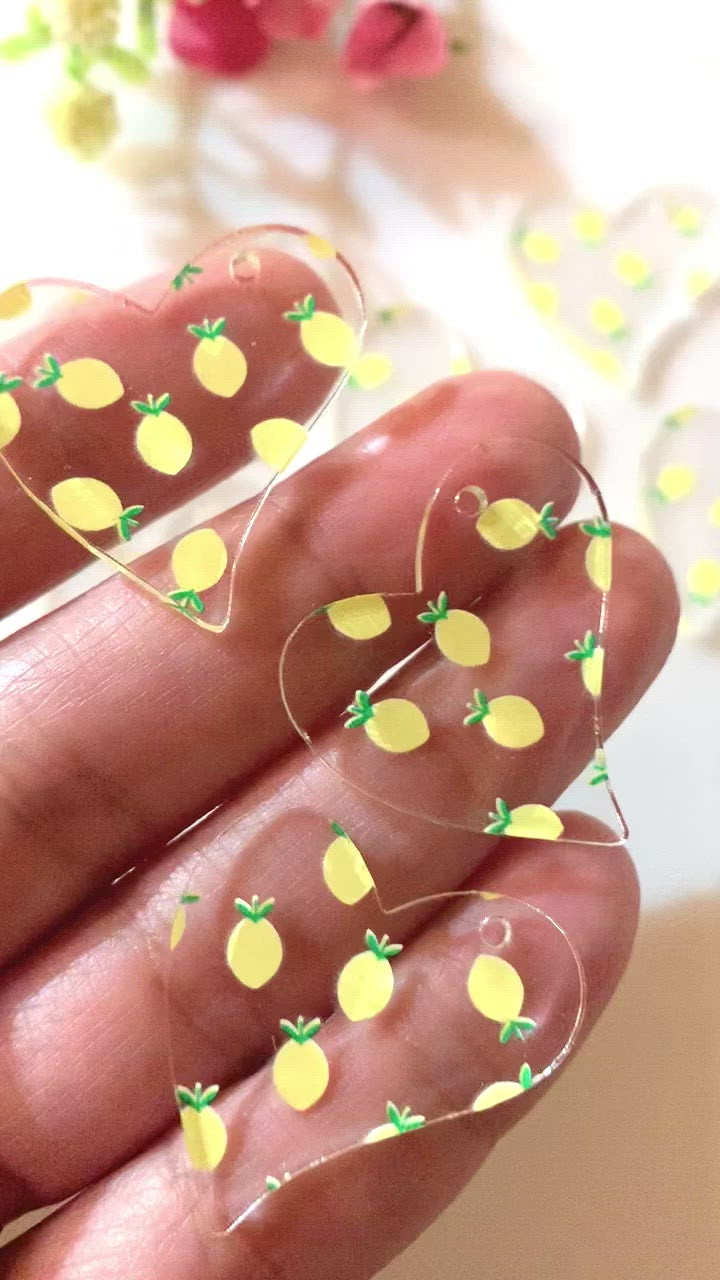 Lemons printed on clear hearts / 8 pieces, 30mm (1 1/8" - 1.18")