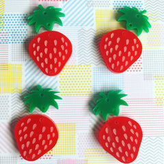 Two parts Strawberries / 4 red strawberries (30mm) and 4 green stems (25mm)