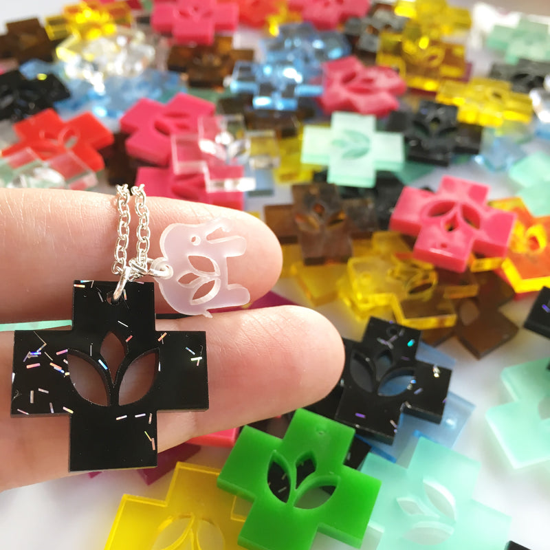 Cross with Lotus Flower / 10 Pieces, 30mm