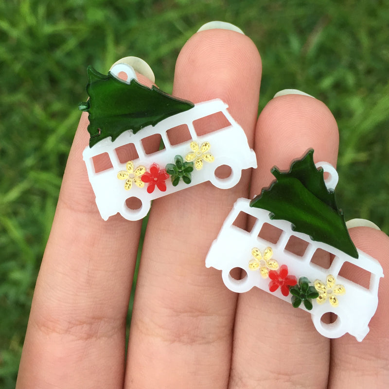 Van with Christmas tree / Connector or charm / 4 Pieces, 25mm (1 in)