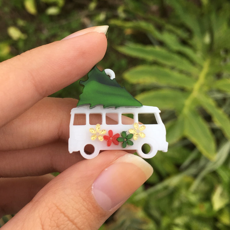 Van with Christmas tree / Connector or charm / 4 Pieces, 25mm (1 in)