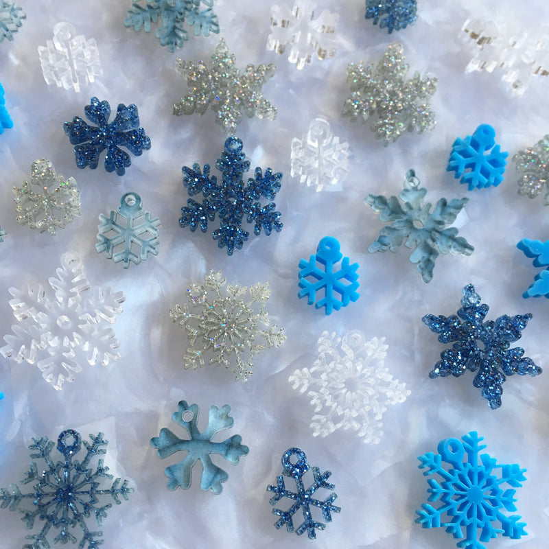 Christmas Snowflakes Charms / 10 Pieces, 15-20mm