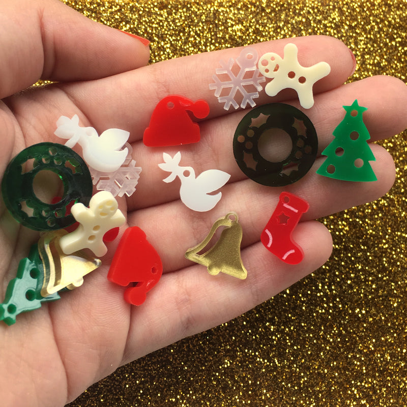 Christmas Charms / 16 Pieces, 15-20mm