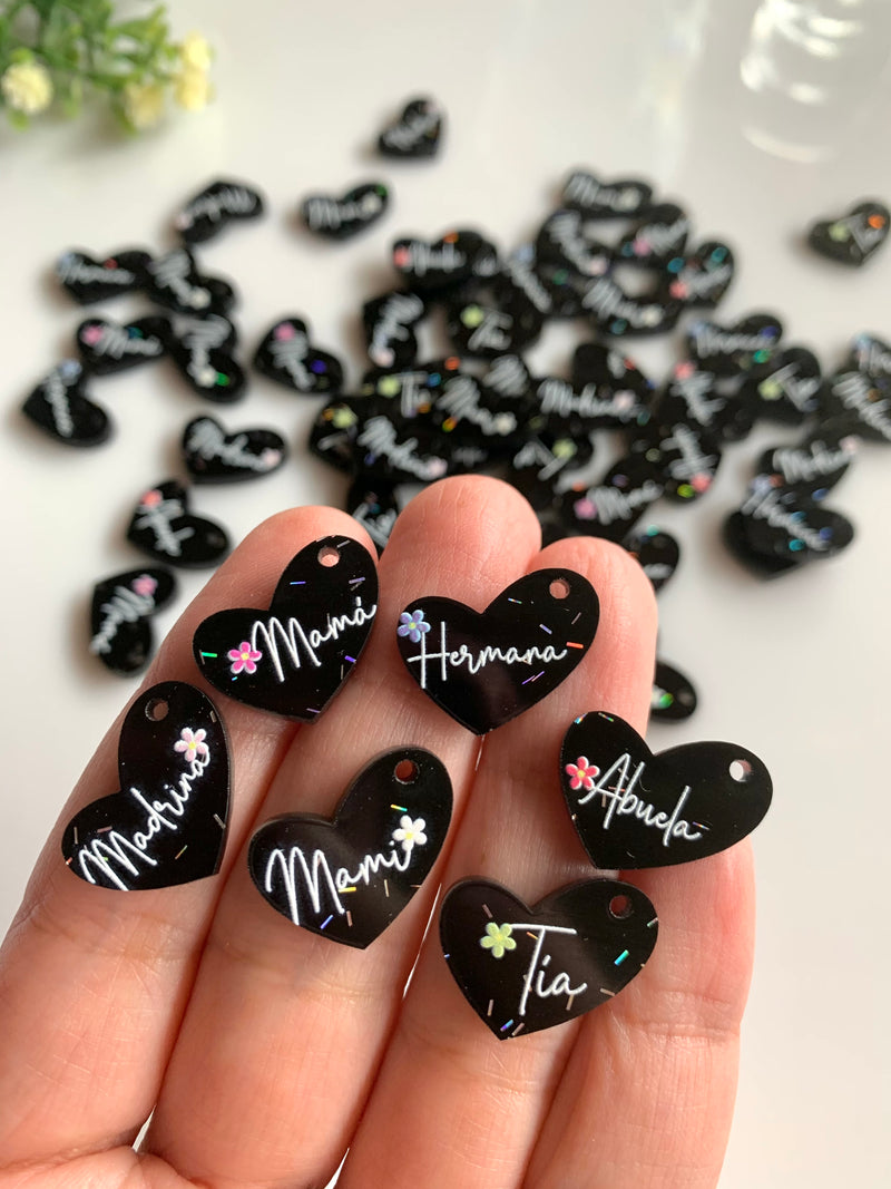 Corazones impresos fondo negro para mamá, mami, hermana, tía, madrina y abuela/ 12 charms, 20mm