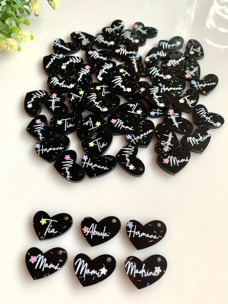 Corazones impresos fondo negro para mamá, mami, hermana, tía, madrina y abuela/ 12 charms, 20mm