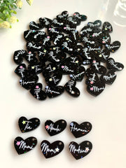 Corazones impresos fondo negro para mamá, mami, hermana, tía, madrina y abuela/ 12 charms, 20mm