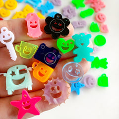 Smiley faces mixed shapes charms / 12 Pieces, 15-23mm